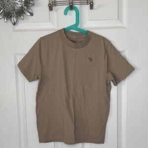 Abercrombie Kids A&F Essential Icon Tan Short Sleeve Tee.  Sz 11/12 Color Taupe